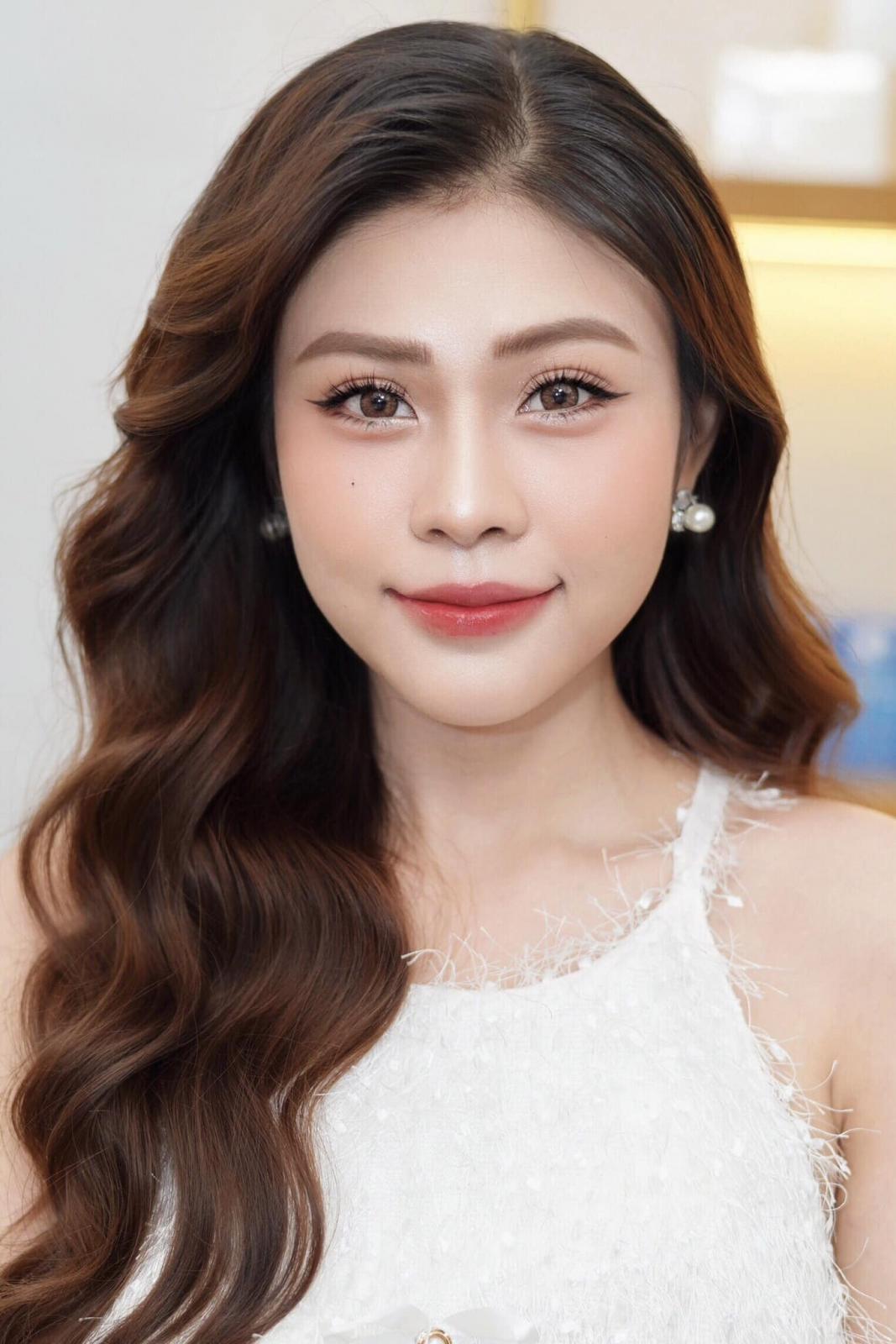 Trang điểm mắt cô dâu tone màu nhẹ nhàng