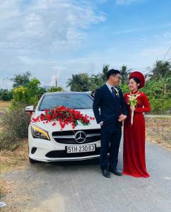 Mercedes C300 AMG: Giải Mã Sức Hút "Xe Cưới Quốc Dân" Mùa 2025